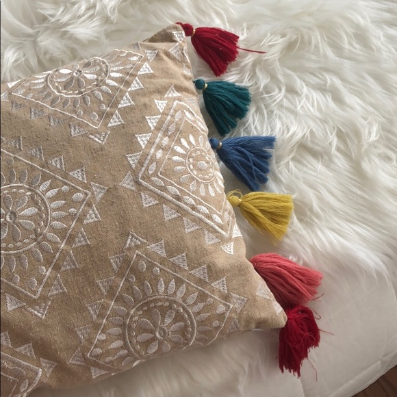 Accent pillow - Picture 2 of 3